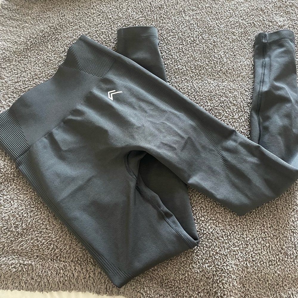 ONER ACTIVE COAL SEAMLESS LEGGINGS SIZE SMALL/REGULAR